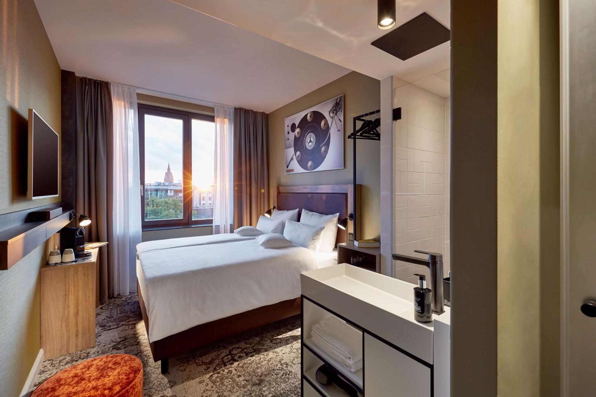 Me And Hanover, By Hyatt 4*